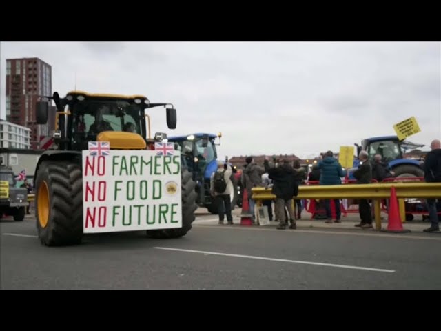 ⁣Протестующие фермеры на тракторах въехали в Лондон