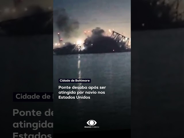 Ponte desaba após ser atingida por navio nos Estados Unidos #shorts