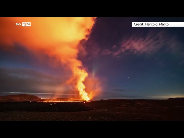 Vulcano erutta sullo sfondo dell’aurora boreale: Timelapse