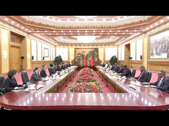 شي جين بينغ يلتقي رئيس وزراء دومينيكا: الصين تقدر بشدة صداقة دومينيكا الثابتة