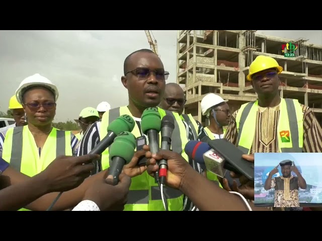 Siège de la RTB: le ministre de la Communication, Rimtalba Jean Emmanuel Ouédraogo sur le chantier