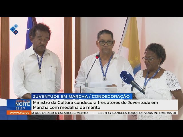 Ministro da Cultura condecora três atores do  Juventude em Marcha com Medalha de Mérito