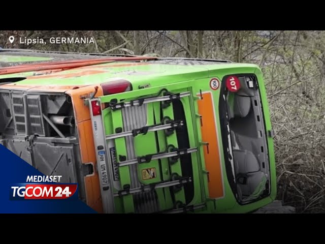 Germania, Flixbus si ribalta in autostrada: morti e feriti