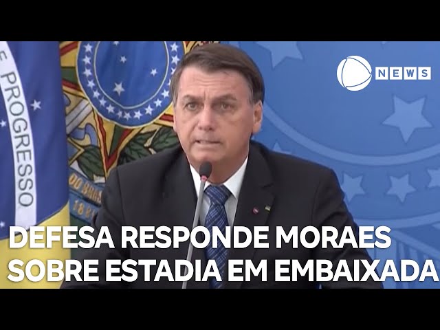 Defesa de Bolsonaro responde Moraes sobre estadia em Embaixada