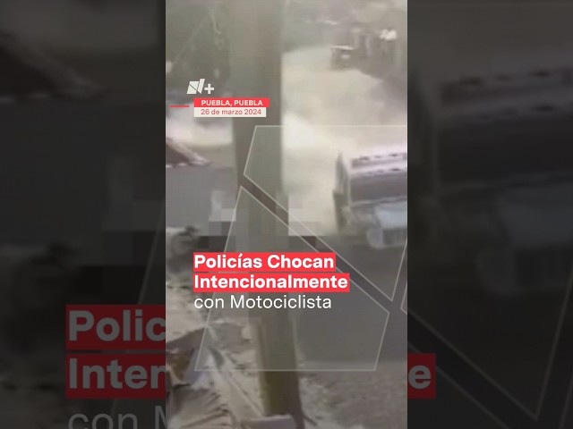 Policías provocan accidente a motociclista con su patrulla en Puebla - N+ #Shorts