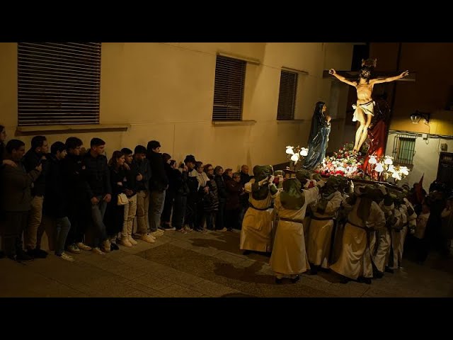 NO COMMENT | Las procesiones que llenan las calles españolas en Semana Santa