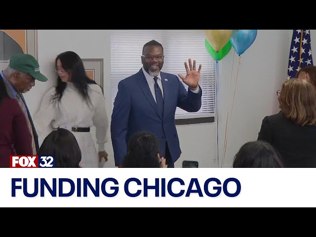 HUD secretary announces funding for Chicago housing