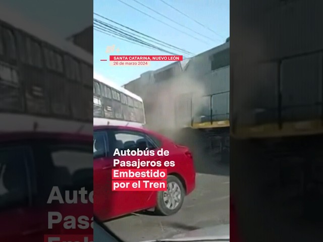 Camión de pasajeros es embestido por tren en Nuevo León #nmas #shorts