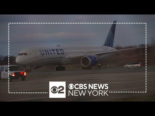 United Airlines flight diverted to Stewart Airport due to winds, turbulence