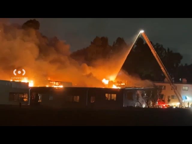 Firefighters battle large apartment fire in Lomita