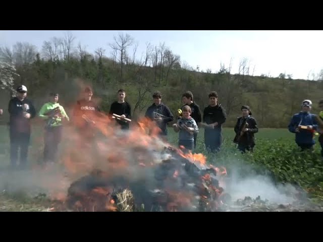 "Judas verbrennen": Oster-Tradition in böhmischen Dörfern