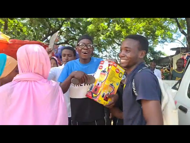 UN GRAND REPORTAGE au marché de Fomboni Mohéli