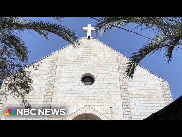 Palestinian Christians attend Easter Mass in Gaza City