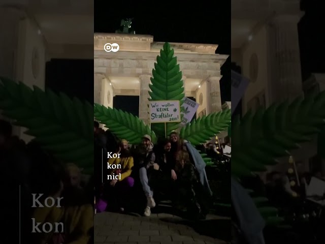 1.500 Menschen feiern am Brandenburger Tor die Cannabis-Legalisierung