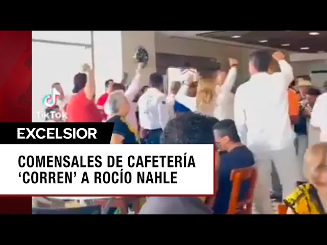 ⁣¡Fuera, fuera! Comensales de cafetería ‘corren’ a Rocío Nahle