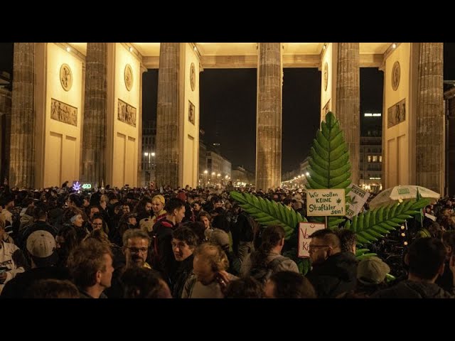 ⁣"Smoke-In": Berliner feiern Legalisierung von Cannabis in Deutschland