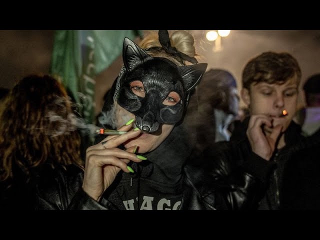 ⁣Berliner Cannabisfreunde feiern die Freigabe von Hanf