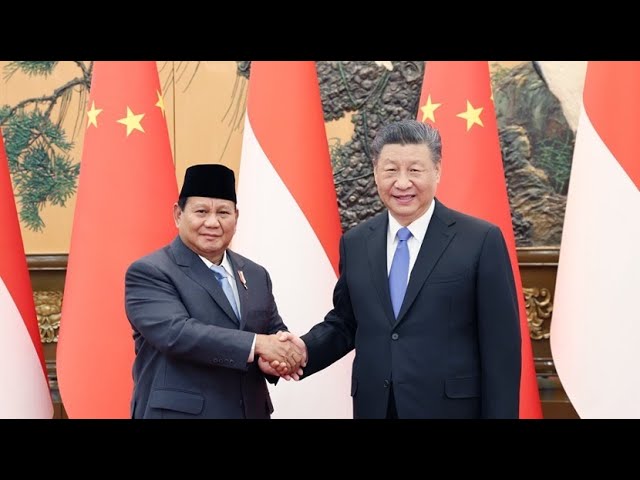 ⁣Le président Xi Jinping s'entretient avec le président élu indonésien Prabowo Subianto à Beijin