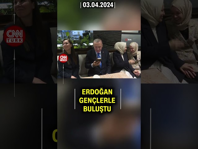 Cumhurbaşkanı Erdoğan TBMM'deki İftar Programı Sonrası Gençlerle Bir Araya Geldi #Shorts