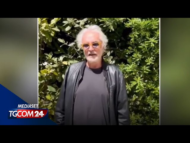 Flavio Briatore passeggia per Monte Carlo: "Fate prevenzione e pregate"