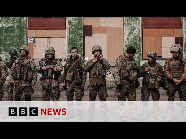 Ukraine lowers combat call-up age to boost numbers | BBC News