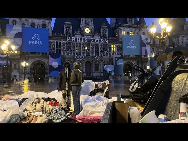 ⁣Migranten in Provinz verbracht: Polizei räumt Vorplatz des Pariser Rathauses