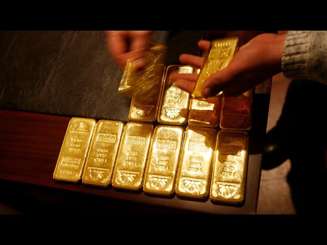 Gold price rises as people seek 'alternative assets'