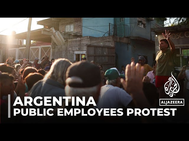 Argentina economic crisis: Public employees protest over job cuts