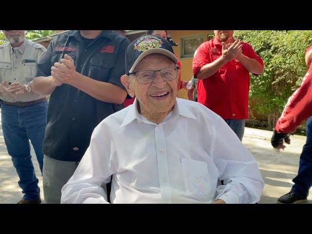 Loved ones remember World War II veteran Ray Mish at Honor Flight breakfast