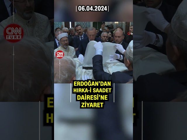 Cumhurbaşkanı Erdoğan Hırka-i Saadet Dairesi'ni Ziyaret Etti! İşte O Anlar... #Shorts