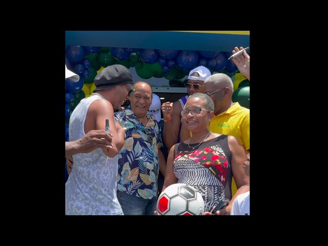 Ronaldinho rencontre ses fans en Guadeloupe
