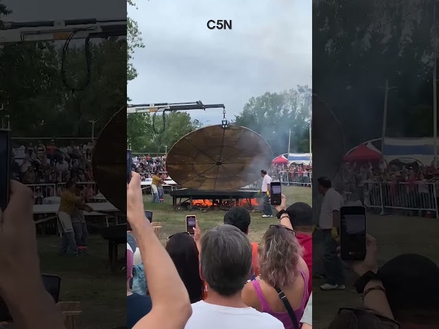 ⁣La TORTA FRITA más GRANDE del MUNDO es de MERCEDES