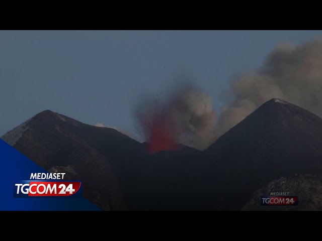 ⁣L'Etna torna a dare spettacolo con le sue eruzioni