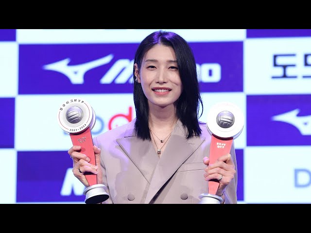 '6번째 MVP' 김연경, 은퇴 안 해…"1년 더 뛰겠다" / 연합뉴스TV (YonhapnewsTV)