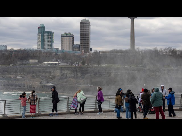 ⁣2024 SOLAR ECLIPSE | Crowds begin to gather in Niagara Falls