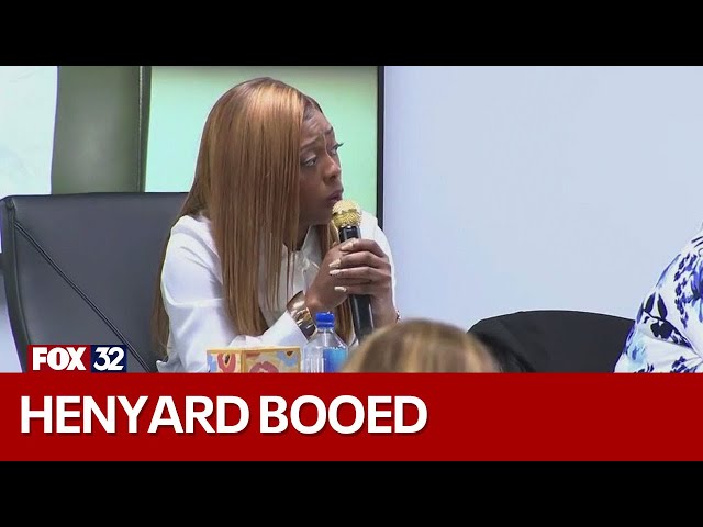 ⁣Tiffany Henyard booed, challenged during Thornton Township meeting