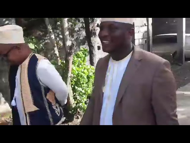 Après le Soilati de l’aïd dans les Rues de Mbeni, menant Chez Massihu Youssouf Abdillah