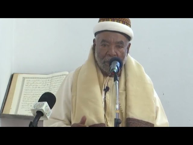 Prise des paroles à la cérémonie de célébration de l'Aïd Al Fitr à Mitsoudjé devant AZALI ASSOU