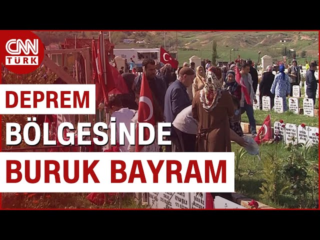 Depremzedelerin Buruk Bayram Sevinci... Deprem Bölgelerinde Mezarlıklar Ziyaret Edildi #Haber