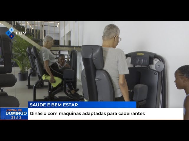 Ginásio com maquinas adaptadas para cadeirantes