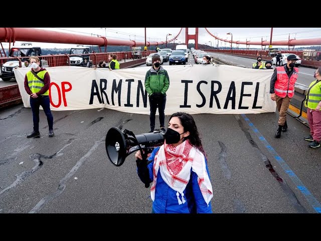 ⁣Activistas propalestina bloquean puente Golden Gate en California e interrumpen el tránsito