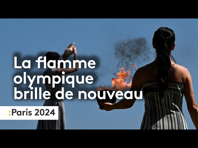 ⁣La flamme olympique a été allumée en Grèce, avant son périple jusqu'à Paris