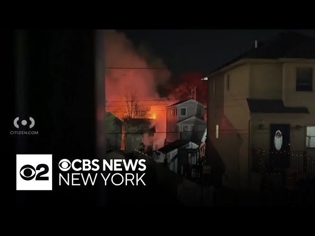 FDNY battles late night house fire on Staten Island