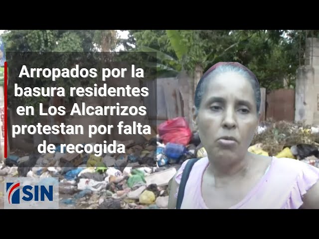 ⁣Arropados por la basura residentes en Los Alcarrizos protestan por falta de recogida