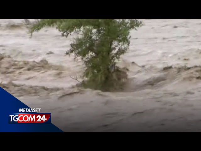 ⁣Dubai, piogge torrenziali e alluvioni nel deserto: in Oman 18 morti