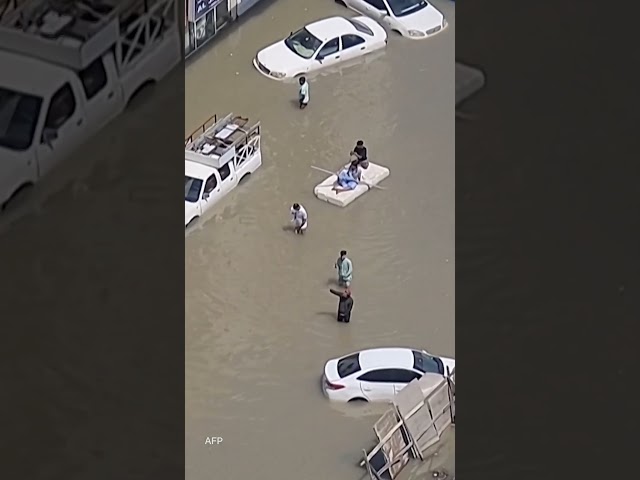 ⁣Des images impressionnantes des inondations à Dubaï