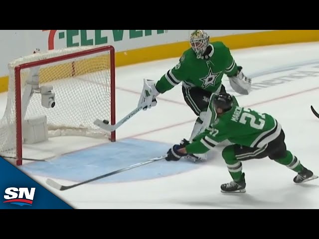 Stars' Jake Oettinger Reaches Back With Stick To ABSOLUTELY Rob Blues' Robert Thomas Of OT