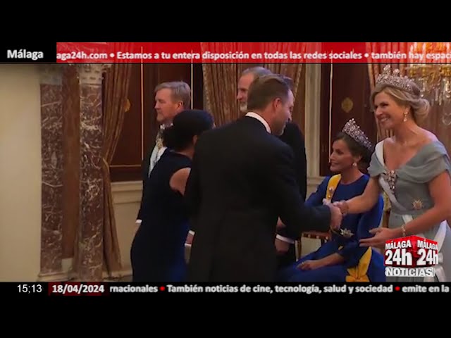 Noticia - La reina Letizia cumple sentada con el 'besamanos'