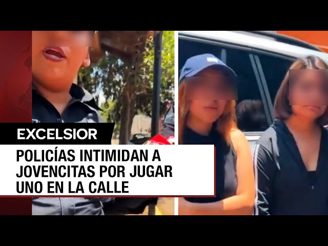 Por jugar UNO en vía pública, policías de Toluca intentan detener a jovencitas