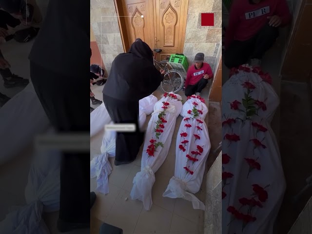 ⁣انتشال عشرات الجثامين من مقبرة جماعية بمجمع ناصر الطبي في خان يونس